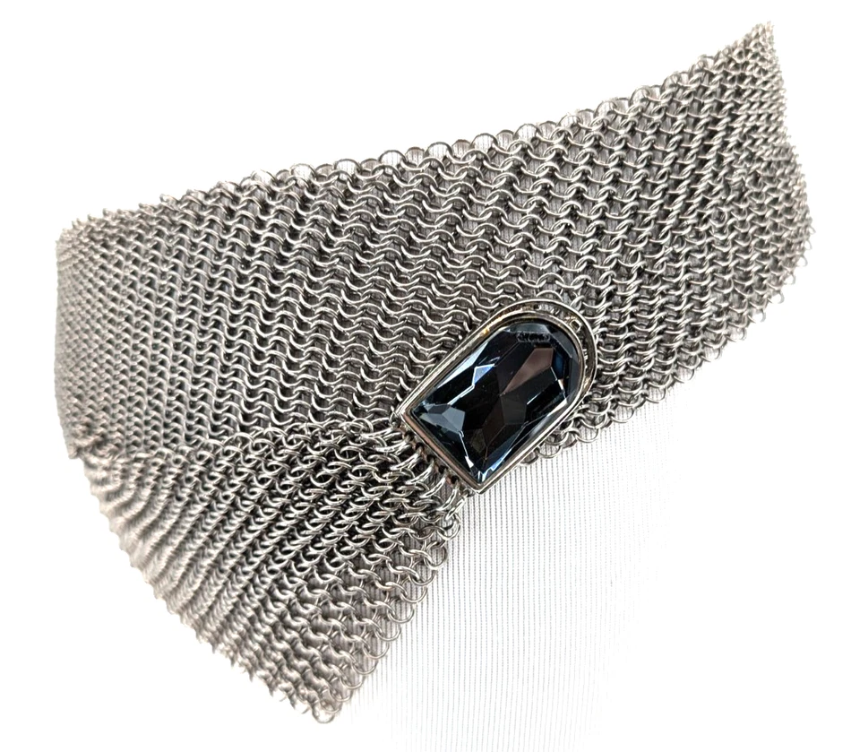 Cinturón maximalista Art Deco ancho asimétrico de malla plateada de colección años 90 Y2K glamour Foto 4 de 4