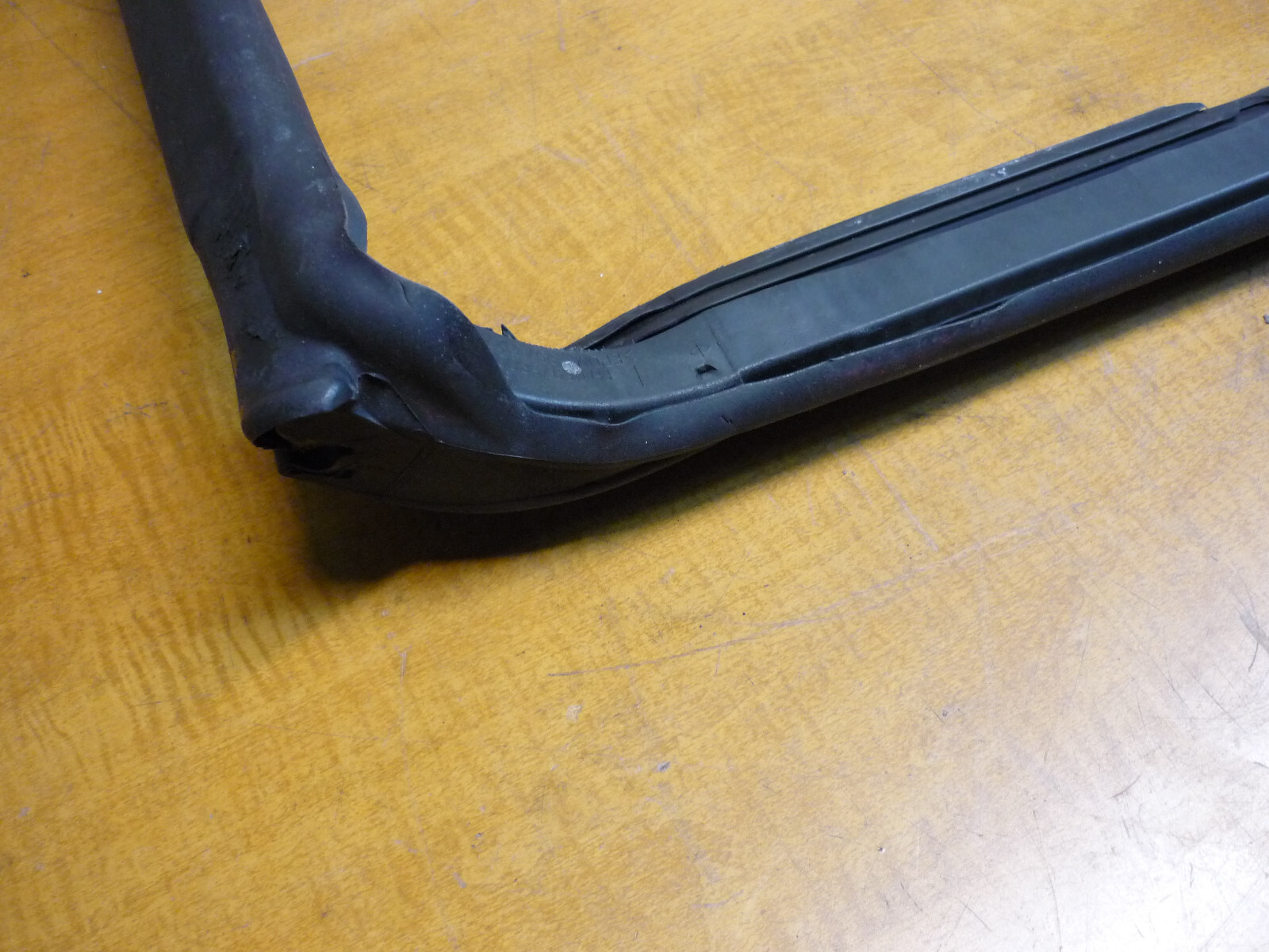 Ferrari California - Windshield Glass Upper Gasket  -P/N 69758000