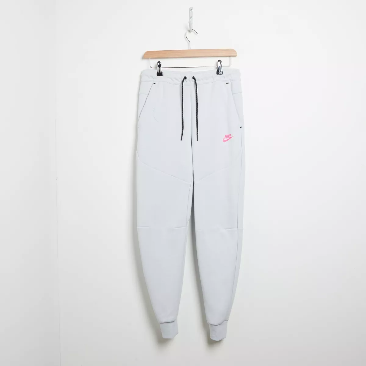Nike tech fleece joggers white sales