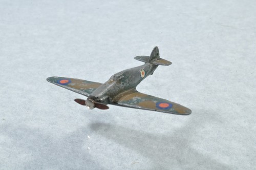 BG103 Dinky Toys GB #62n Hawker Hurricane - camouflage C/- - 第 1/3 張圖片