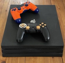 Sony PlayStation 4 Pro mit 2  custom Controllern, guter Zustand