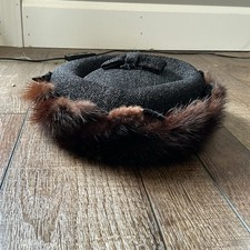 50s VINTAGE Betmar Black Pillbox Hat w/ Mink Fur Trim Women's Size S/M 241113