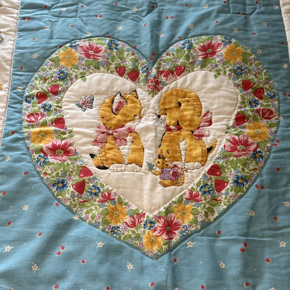 Edredón de cuna de bebé hecho a mano de colección cachorro perro gatito gato corazón flores ratón azul usado en excelente estado Foto 2 de 4