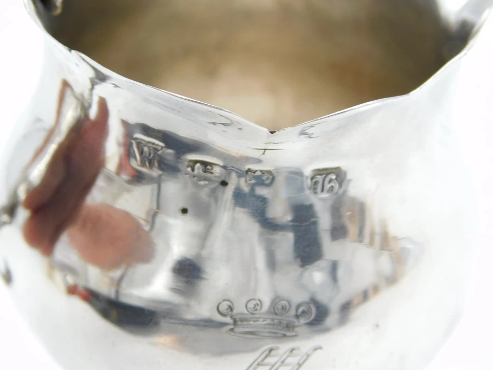 Jarra antigua de plata esterlina George III con pedestal con cresta crema 1763 Londres Foto 4 de 4