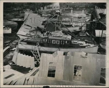 1940 Press Photo Chicago Wreckage of boat storage house on Chicago River