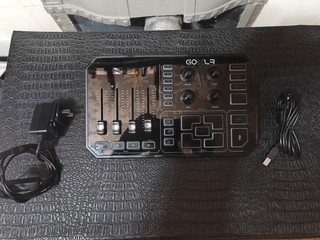 Plataforma emisora TC Helicon GO XLR con mezclador y efectos apenas usada