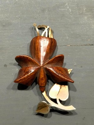 Jugendstil Brosche, Holzblume auf Metall