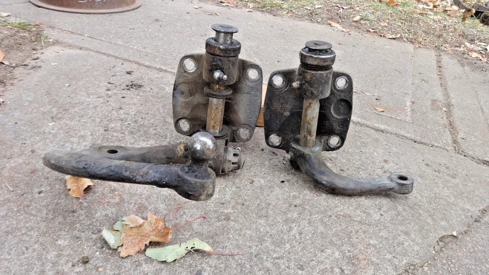 Camión Ford 1948 1952 husillos delanteros con brazos par original 1949 1950 1951 F1 F2 F3 Foto 3 de 4