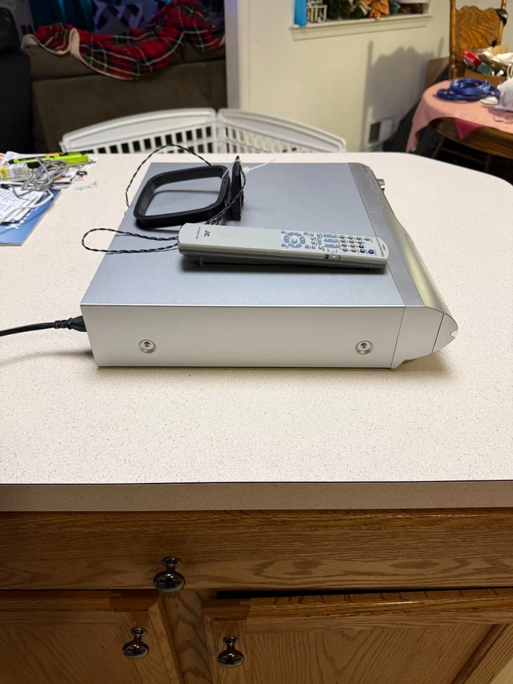 JVC 5 DVD Digital Theater TH-M606 w/Remote - Image 4 of 4