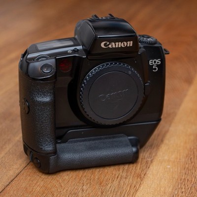 Canon EOS 5 mit Vertical Grip VG10