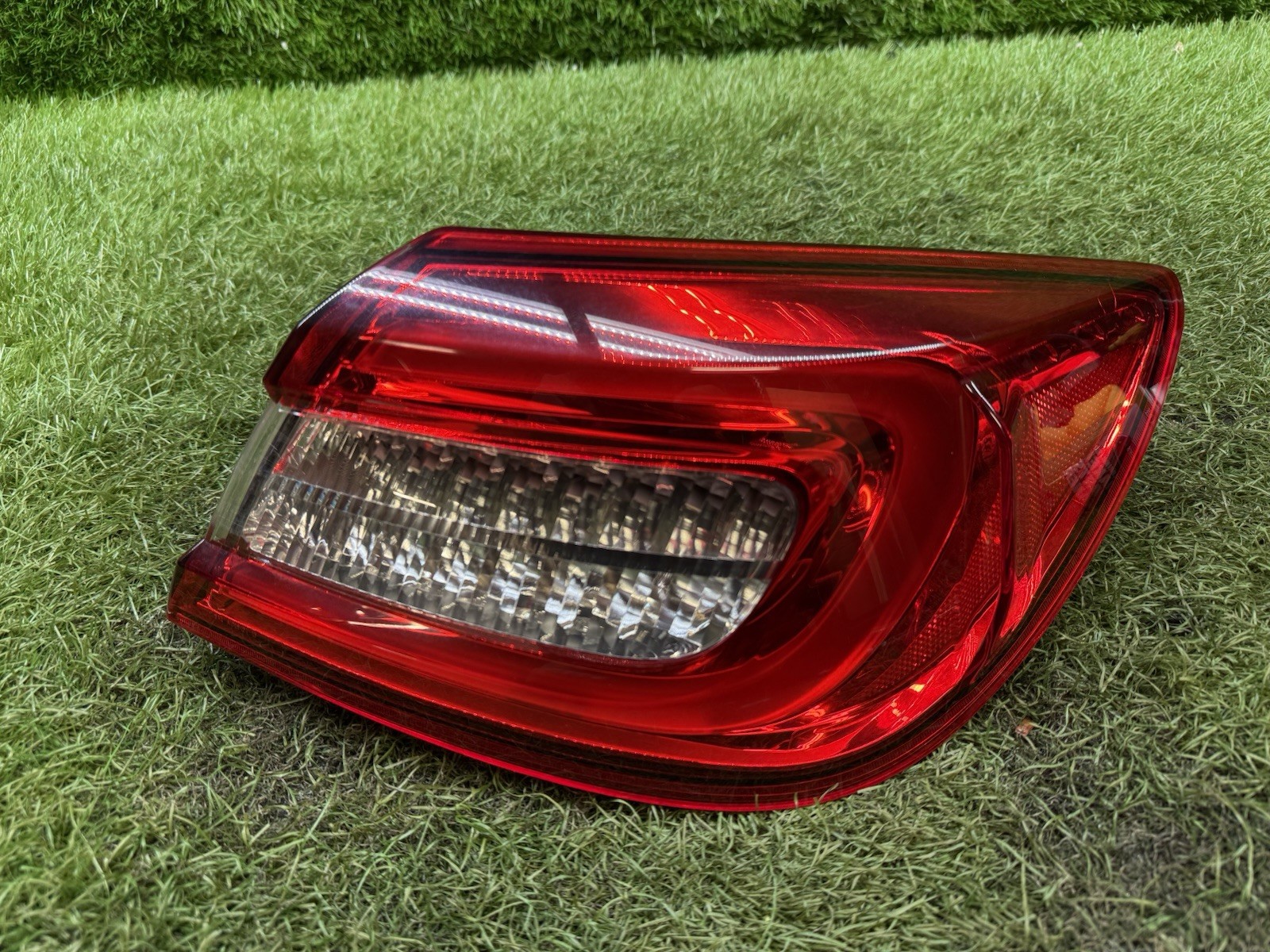 2014-20 Maserati Quattroporte M156 Right Outer Taillight Lamp LED Passenger Side
