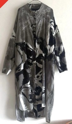 MOYURU Senso-Unico Designer Oversized shirt dress in grey, black, and white.