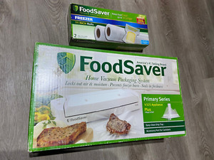 Foodsaver Home Vacuum Packaging System V325 with freezer & vacuum packaging roll