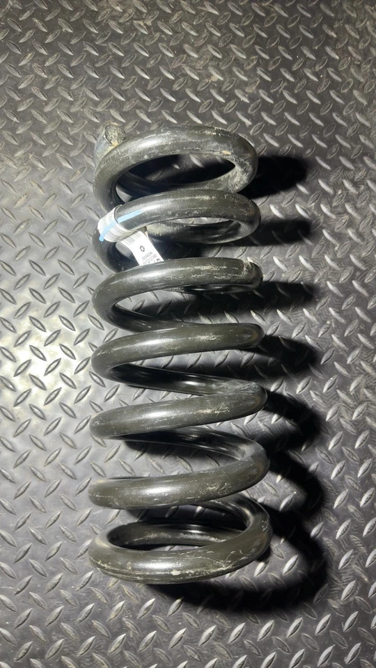 Muelles helicoidales delanteros Dodge Ram 3500 2013-2018 6817227AB Foto 2 de 4