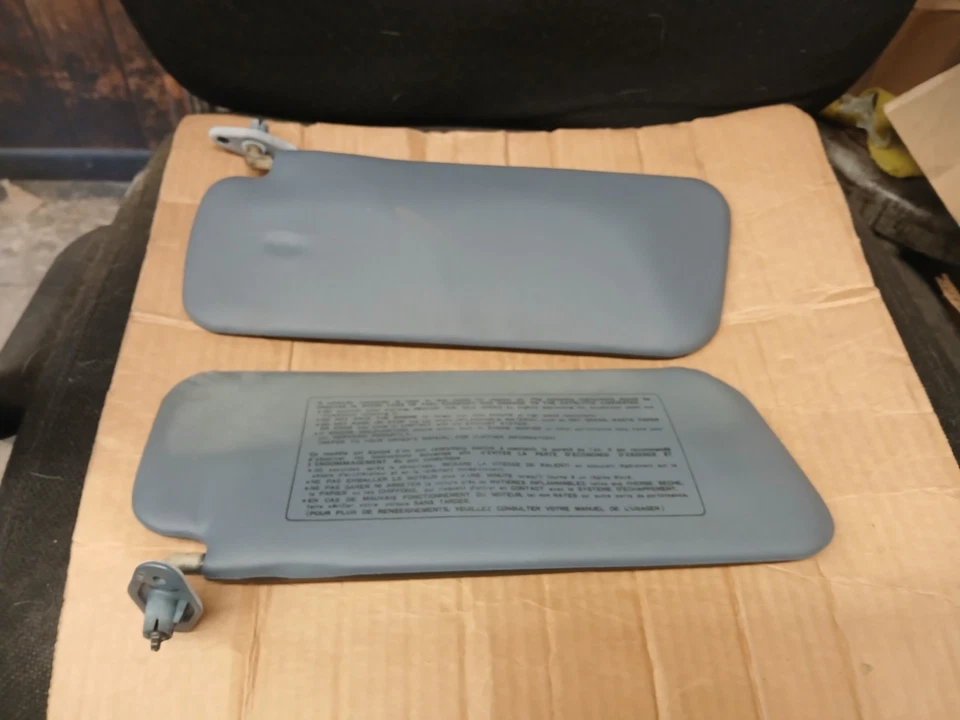 Par de quebra-sol 83-86 Nissan Pulsar Coupe preto/azul esquerda direita usado - Imagem 2 de 4