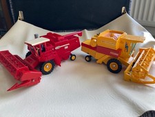 Britain's Farm  Massey Ferguson 760 & New Holland TR85 1980'S Combine Harvesters