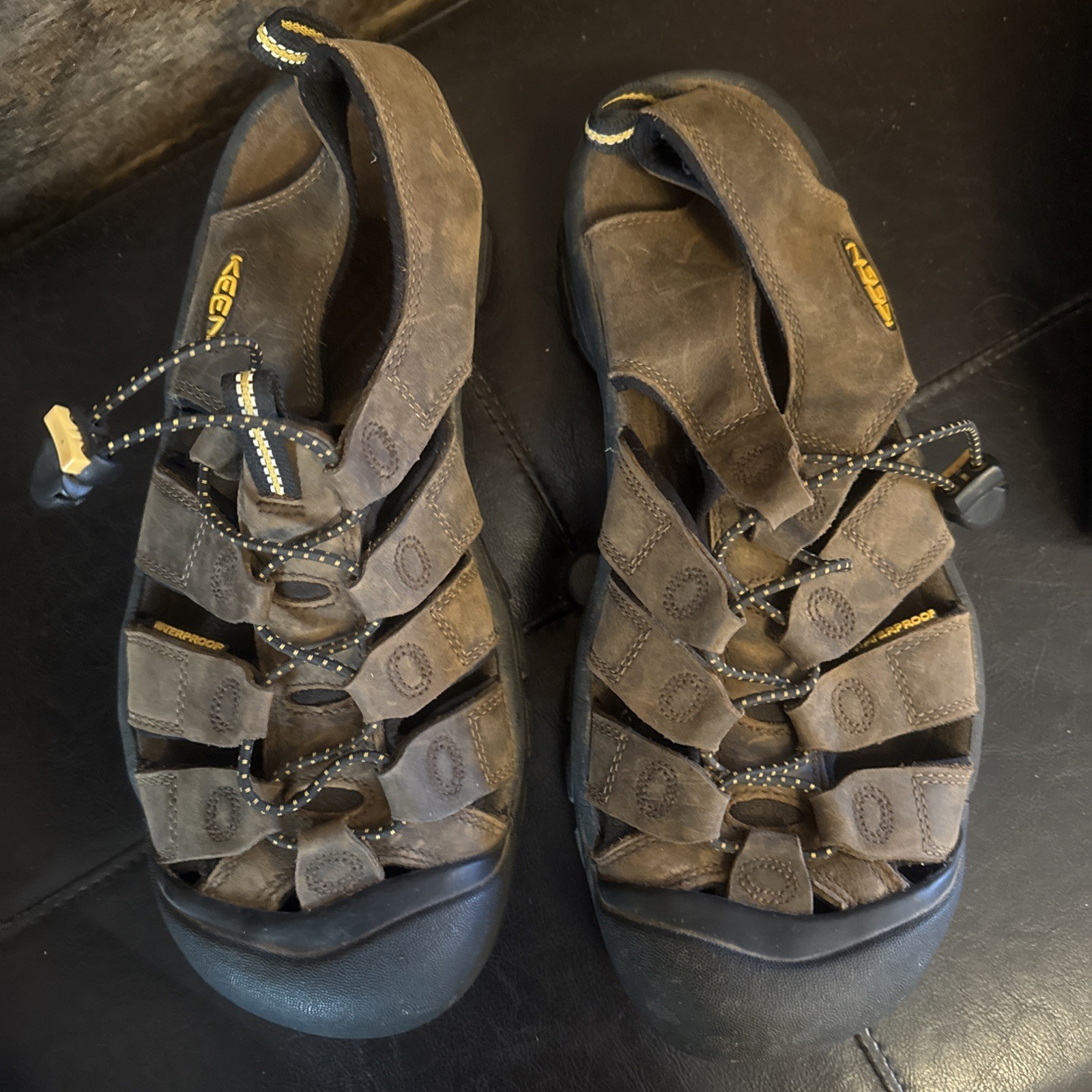 Sandali Keen Newport in pelle da uomo taglia 10 punta chiusa impermeabili scarpe da trekking marroni