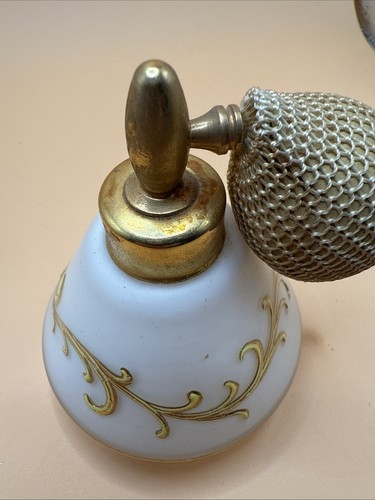 Vintage DeVilbiss White Satin Glass Gold Perfume Atomizer Bottle - Picture 2 of 4