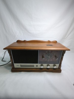 Vintage RCA AM/FM Radio Alarm Clock Model RZS 484L Perfect Finish Needs Work