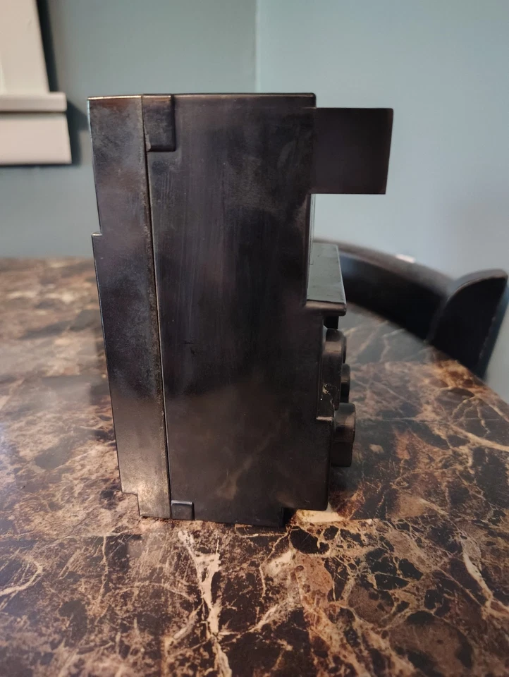 1 ITE I-T-E EE3 EE3-B070 ET-1577 CIRCUIT BREAKER 70A 70 AMP 3P 3 POLE 240VAC - Image 2 of 4