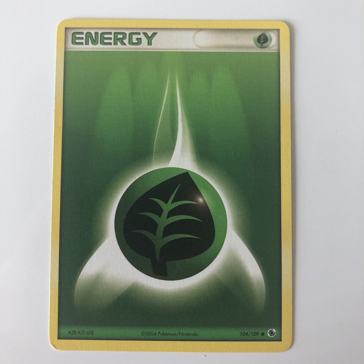 Grass Energy - 104/109 - KZB-KJT-LE8 - 2003 - Pokémon TCG - Ruby