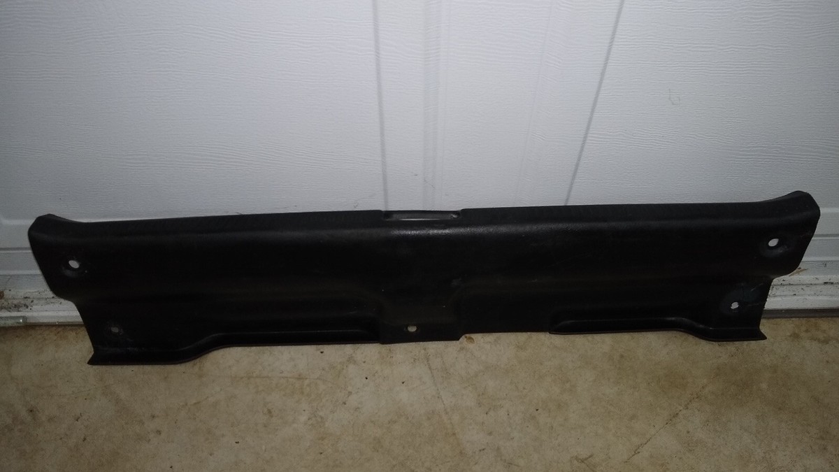 ハッチ 2001 - 2005 LEXUS IS300 TRUNK COMPARTMENT LATCH SCUFF SILL