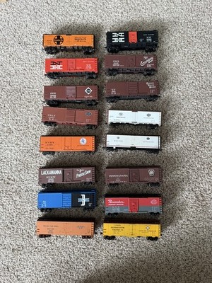 Lot of 16 Various HO Scale Freight Box Cars NYC BM ATSF CB&Q NH