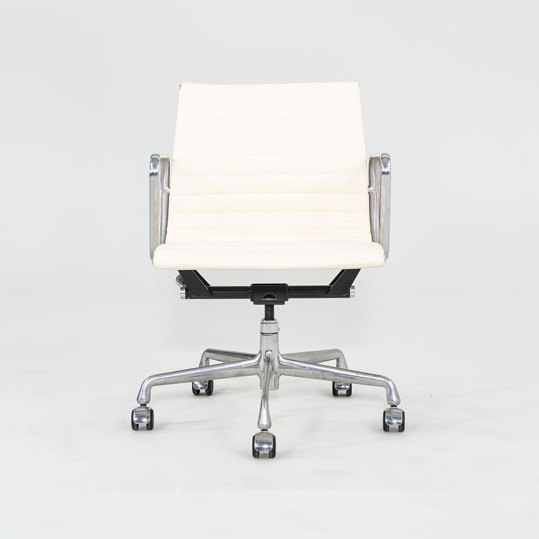 2010s Herman Miller Eames Aluminum Management Desk Chair in Cream