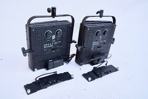 2 x Paneles Lite LED LP Bi Color 1x1 Par con Soportes AB y Puertas Granero