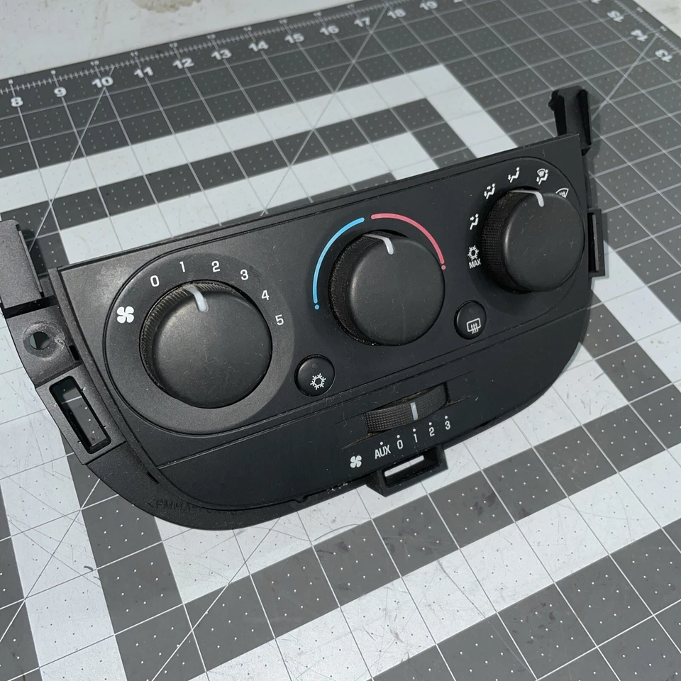 Pontiac Montana 2005 2009 calefacción aire acondicionado control de clima con control auxiliar 15256493 Foto 2 de 4