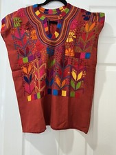 BLUSA MEXICANA BORDADA HECHA A MANO MILPA MUJER OAXAQUEÑA FRIDA MEDIANA LADRILLO ROJA
