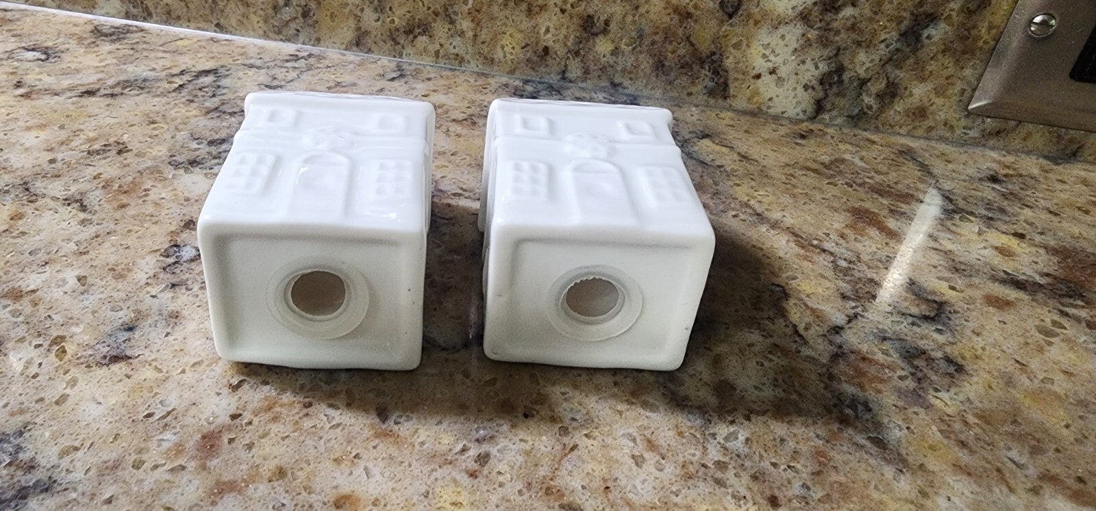 Bee and Willow Happy House Salt and Pepper Shakers New Bed Bath & Beyond