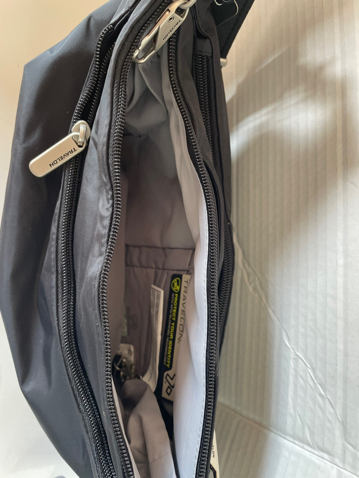 Travelon Anti Theft Cross Body Bag Purse New W Tags