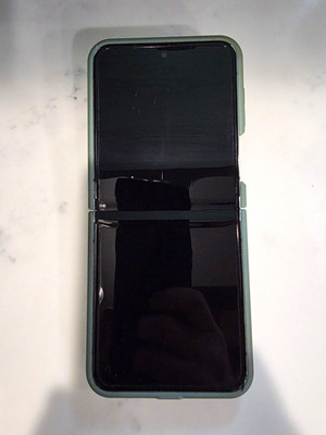 Samsung Galaxy Z Flip5 256GB Mint Verizon Android and Z watch 7