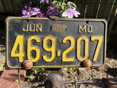 1956 Missouri License Plate  -  Pretty Nice Original Cond # 469-207 w Lic Holder