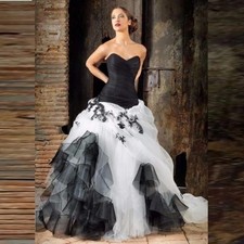 Vintage Black White Wedding Dresses Off Shoulder Sleeveless Ruched Bridal Gowns