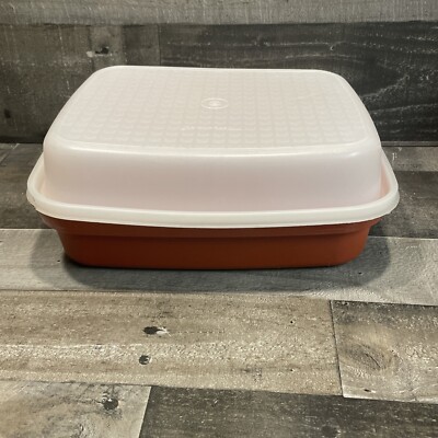 Vintage Tupperware meat marinate container and lid number 1294 7 and 1518 5