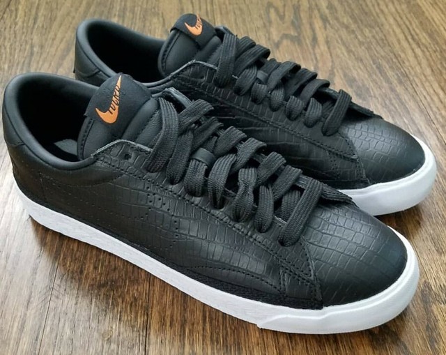 nike tennis classic ac black