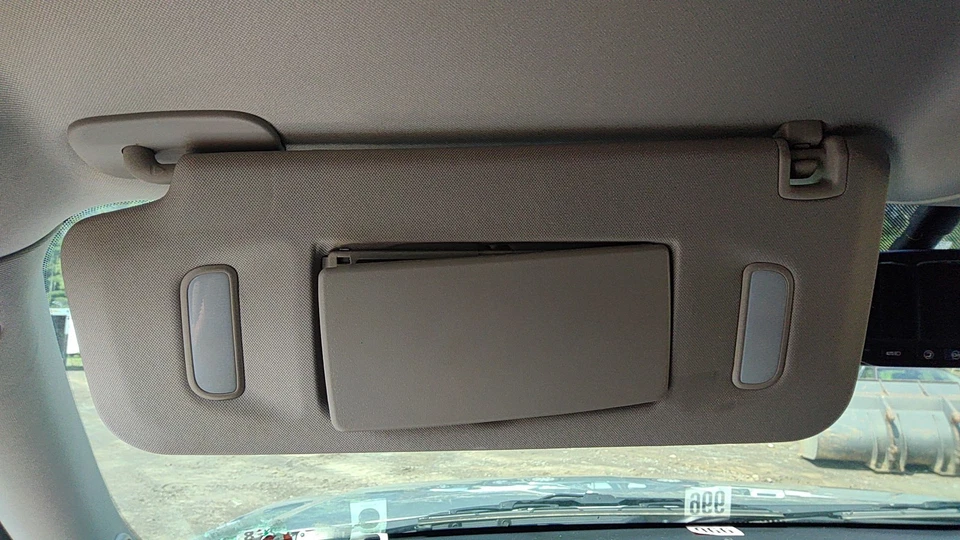 14 ESCALADE ESV Sun Visor (illuminated) Lhebony194 - Image 2 of 2