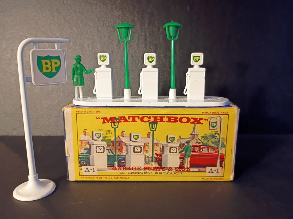 Matchbox A1-BP Petrol Pumps And Sign "BP" 1963 In Original E Box - Image 2 of 4
