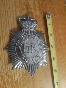 OBSOLETE METROPOLIAN POLICE HELMET PLATE/BADGE