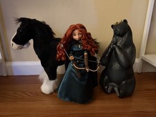 Disney Store Principessa Merida Pixar BRAVE bambola classica con cavallo e orso 