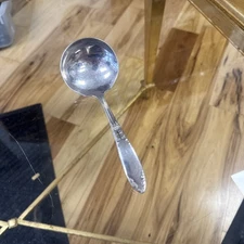 NATIONAL SILVER CO. KING EDWARD SILVERPLATE CREAM & SAUCE LADLE 