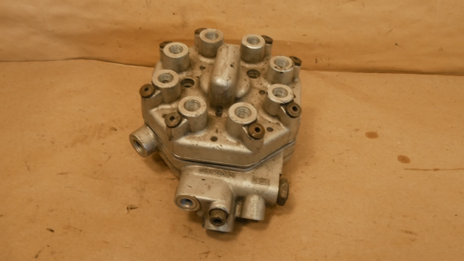 Ferrari 308 Fuel Distributor BOSCH 0438100034