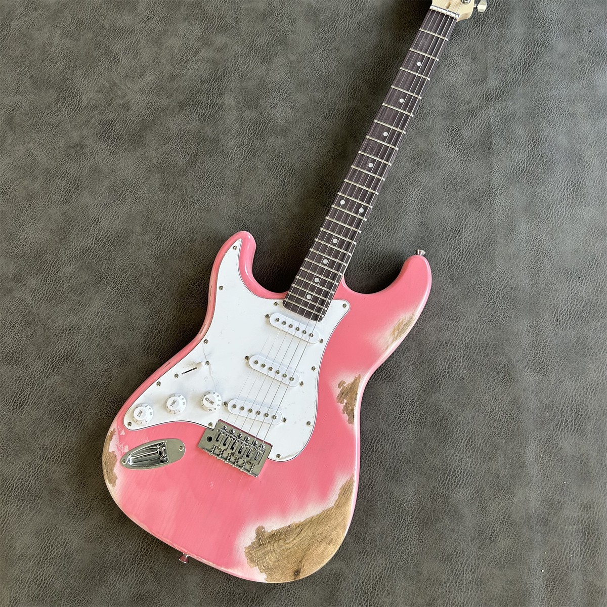 Custom Left-Handed Relic Pink Electric Guitar with SSS Pickups