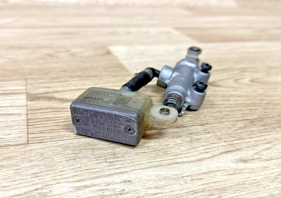 Kawasaki KX125 KX250 1994 1995 OEM Nissin cilindro maestro de freno trasero **Bueno** Foto 3 de 4