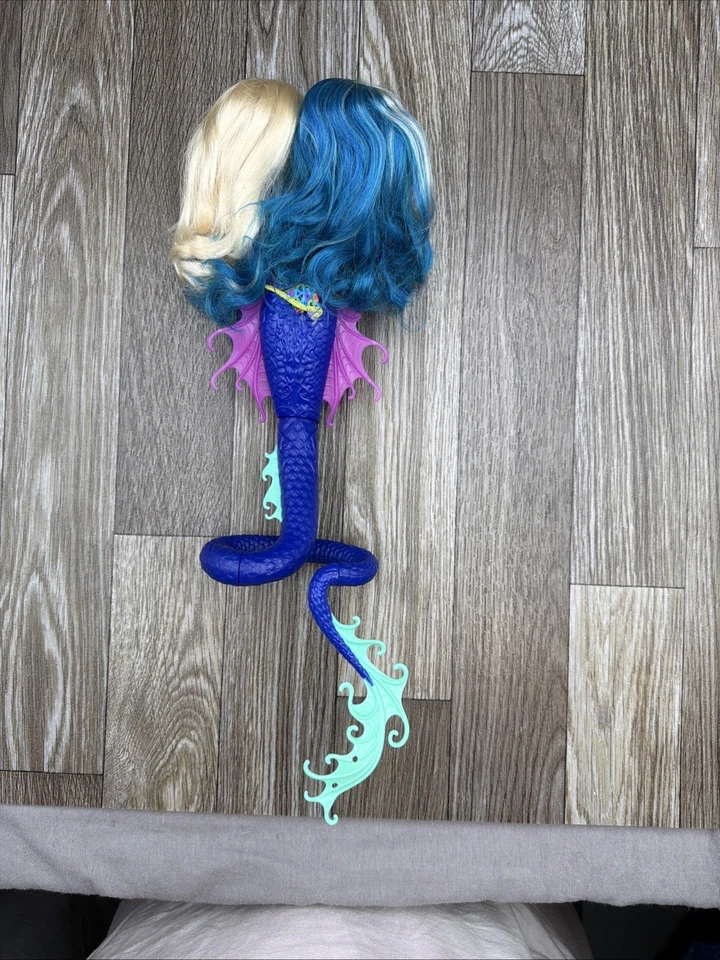 Muñeca Monster High Peri y Perla Serpentina Sirena Gran Arrecife Scarrier 2 Cabezas Foto 2 de 2