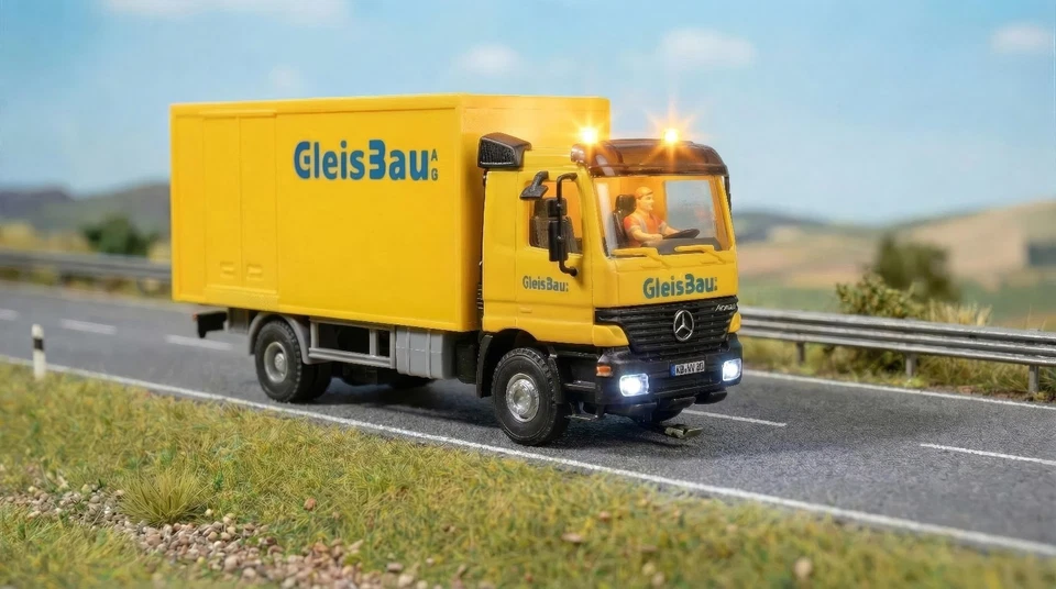Viessmann 8117 MB ACTROS 2-Axle Truck Box Car, GleisBau, New 2026 - Image 3 of 4