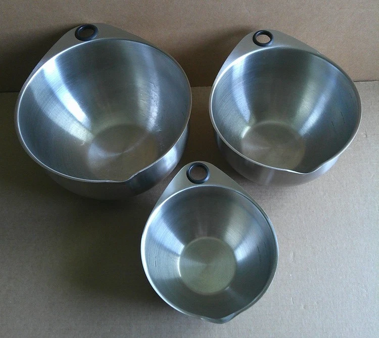 Pampered Chef Stainless Steel w/Silicone Bottom Set of 3 Mixing Bowls 2L, 4L, 6L