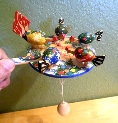 HAND CRAFTED & HAND PAINTED WOODEN FOLK ART RUSSIAN PECKING CHICKENS TOY